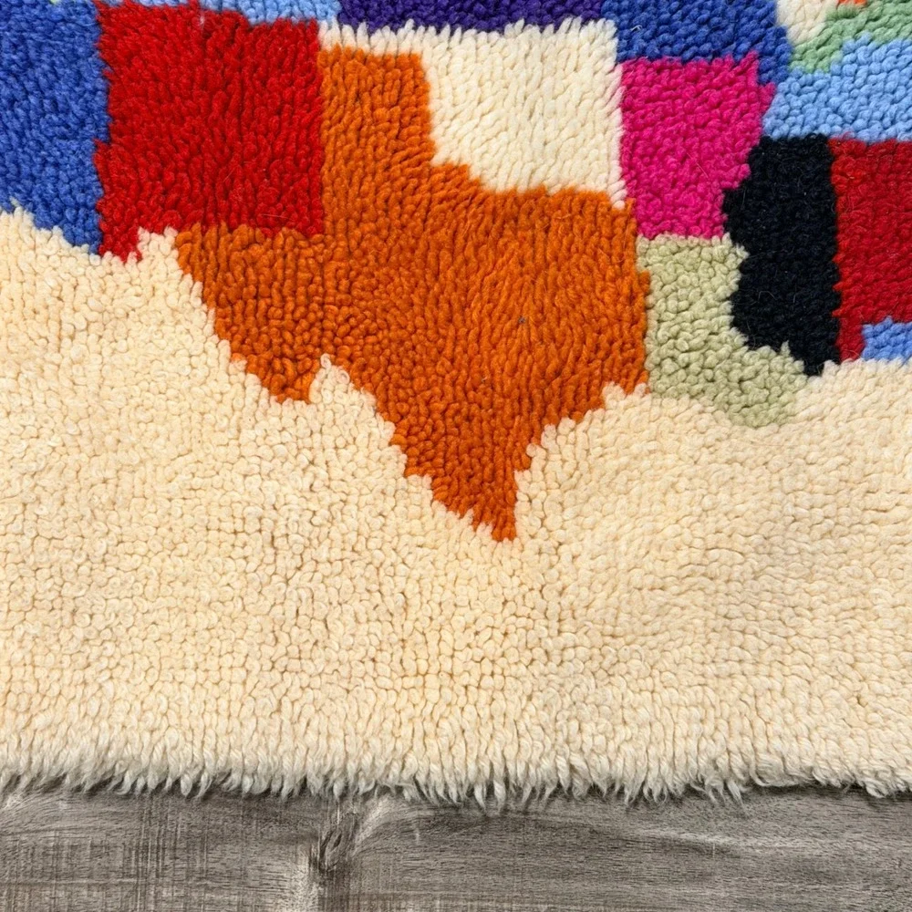 Vintage Handmade Latch Hook Rug USA Map Colorful Folk Art Wall Hanging 36x31